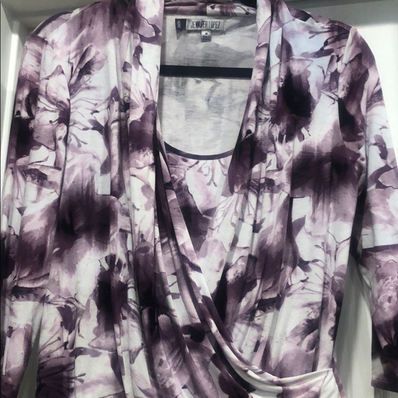 Jennifer Lopez Top. Flattering. Size Medium - Picture 3 of 8